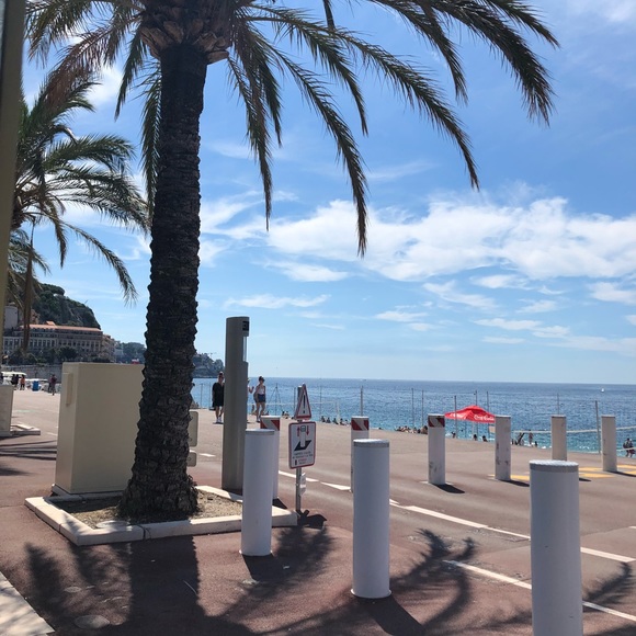 Meet your Posher, Cindy - Picture 3 of 15